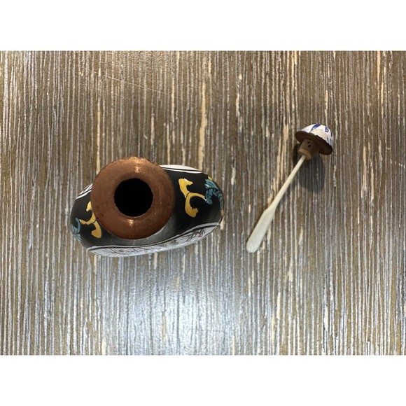 Chinese Snuff Bottle - Metal with Hand Painted Enamel - River Scenes - Picture 11 of 11